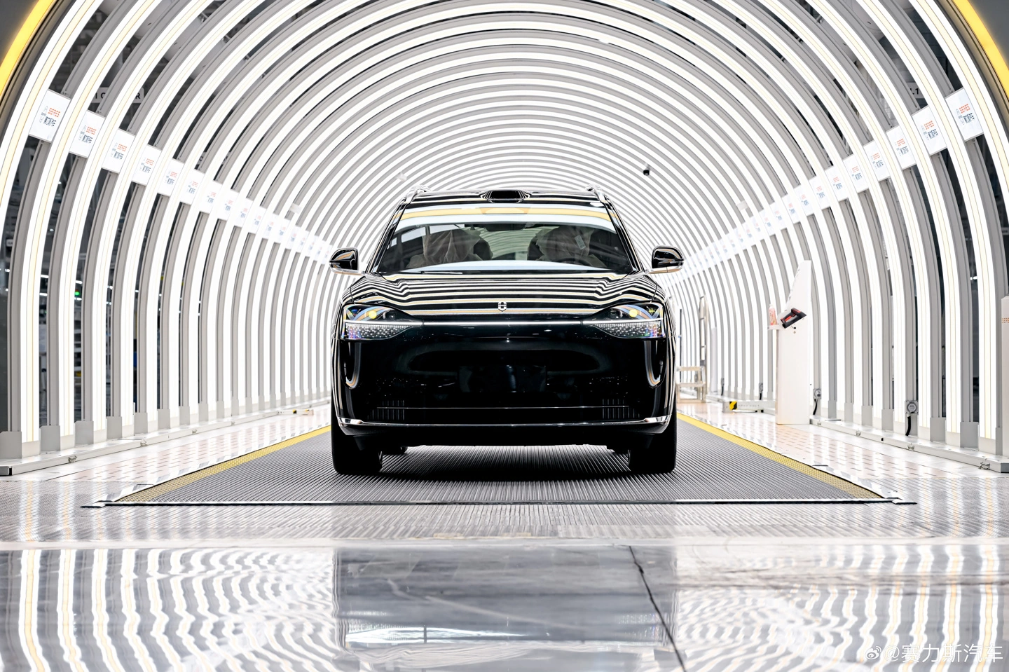 大五座旗舰 SUV!余承东确认问界 M9 五座版发布时间:9 月 10 日