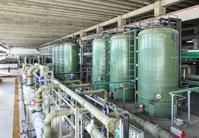 国内最大规模双膜法海水淡化工程在天津正式通水运行,每天生产 15 万吨 国内最大规模双膜法海水淡化工程在天津正式通水运行,每天生产 15 万吨