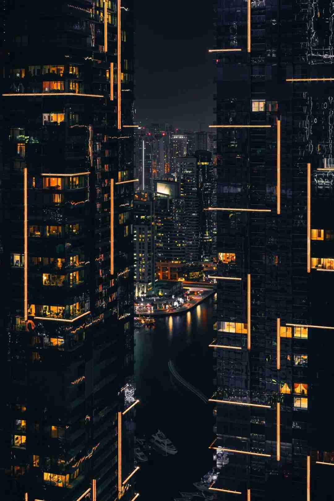 夜景拍得不好看,很可能是画面不够干净