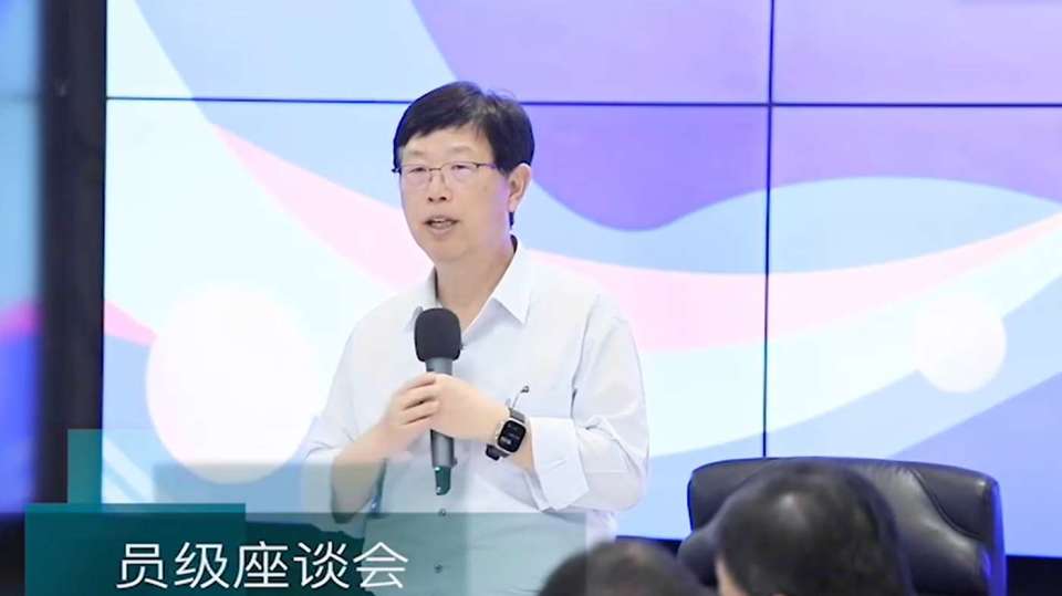 刘扬伟回应特朗普将加征关税:鸿海静观其变
