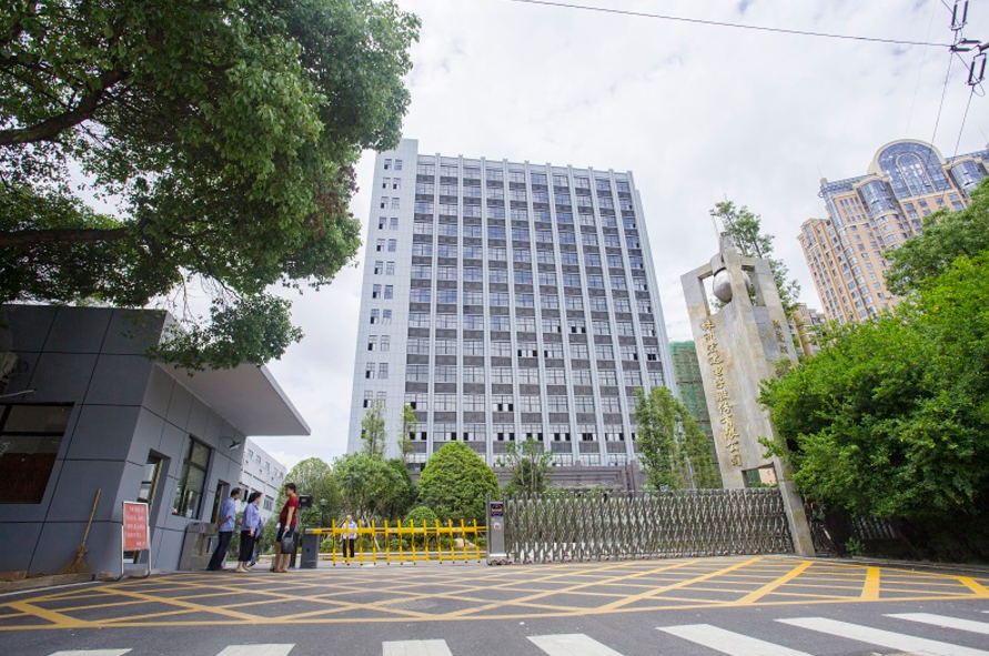 宏达电子:募投项目微波电子元器件生产基地建设期延期1年