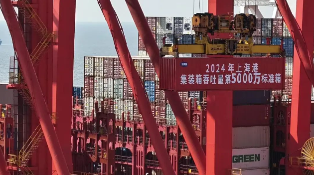 全球首个 5000 万级集装箱港口诞生,上海港有望连续第 15 年居世界首位