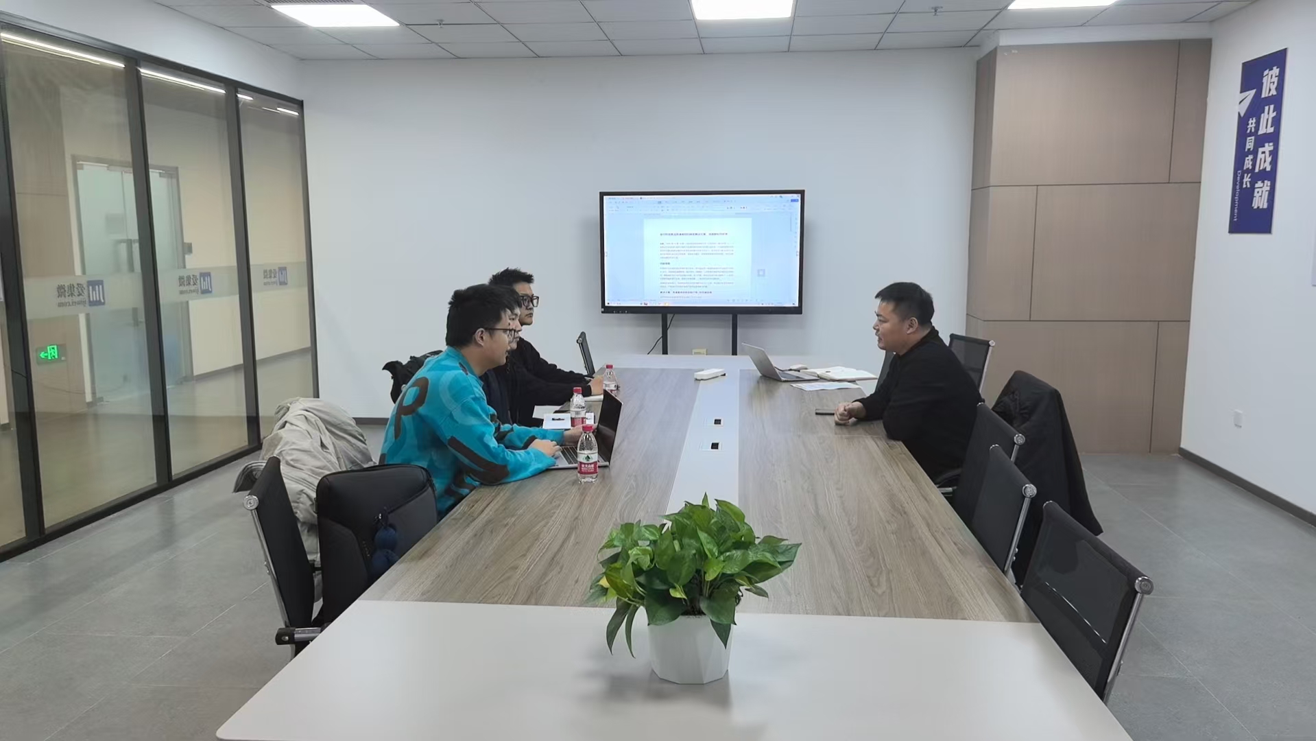 爱集微携手垒行科技发布场景服务动态——推出高通量材料研发解决方案,加速新材料研发
