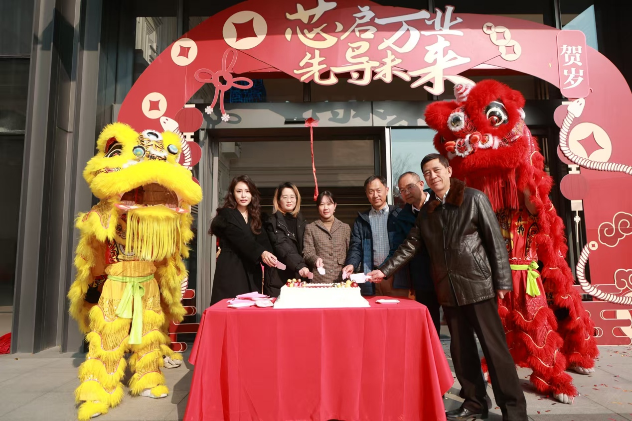 万业企业正式入驻集成电路研发基地,为半导体转型“加速度”