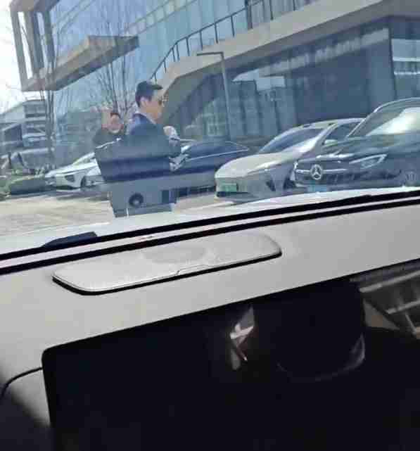 蔚来李斌打专车打到小鹏G9 不忘问车主“续航怎么样？”