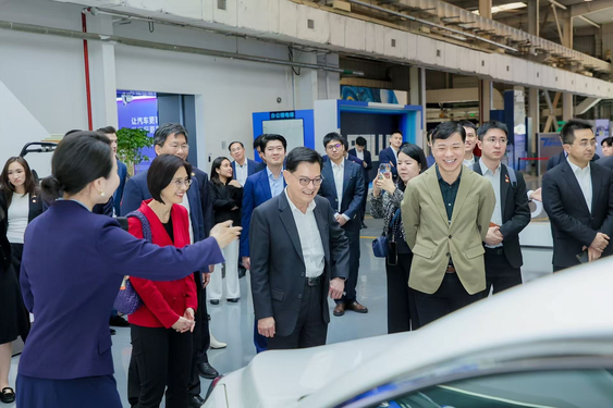 “这就是未来！”新加坡副总理王瑞杰试乘并点赞萝卜快跑