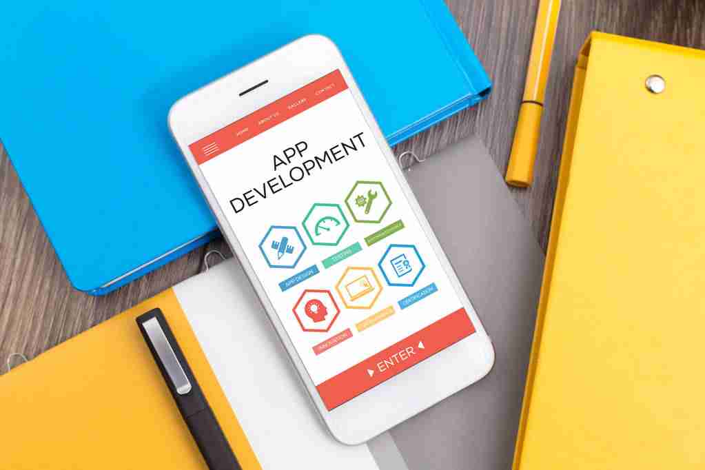 充电桩系统开发更适合做APP还是小程序呢？