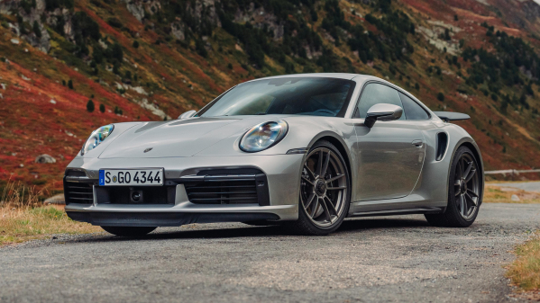 保时捷911Turbo测试车曝光混动马力或破700匹