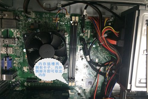 电脑开机显示器黑屏怎么办?
