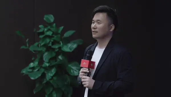 周钘离职引热议,微博寻工作遭关注