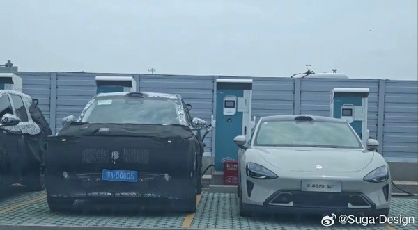小米增程SUV谍照曝光，设计霸气同框SU7