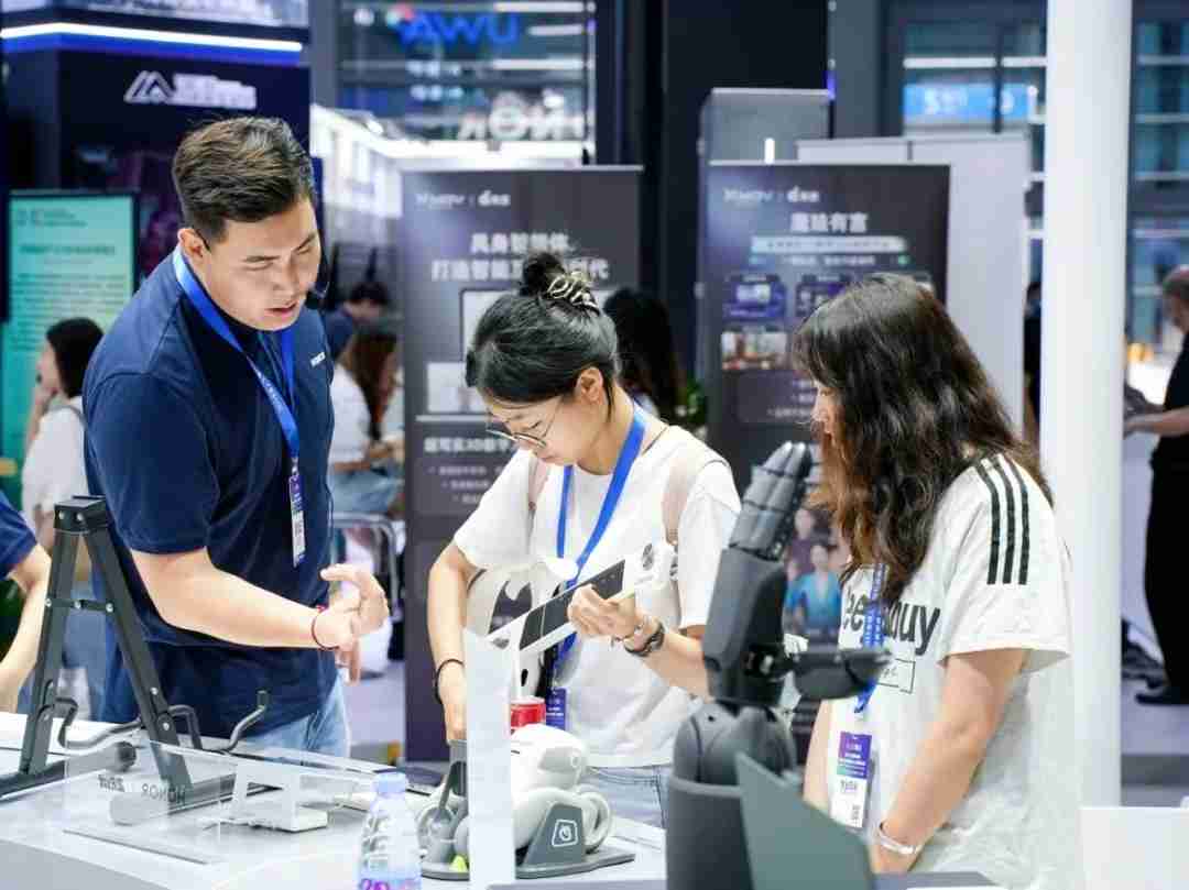 未来科技撞上青春活力，AI展会玩出新高度！