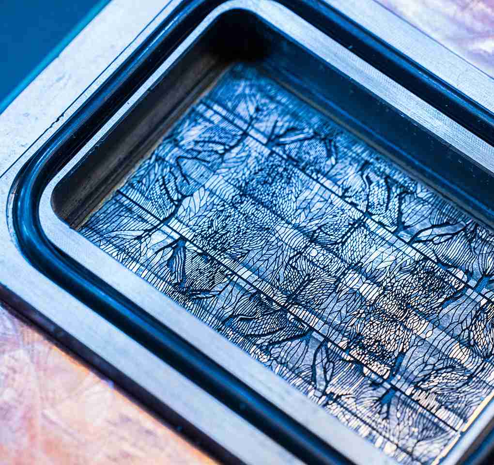 微软攻克数据中心芯片散热瓶颈:微流体 + AI 精准降温