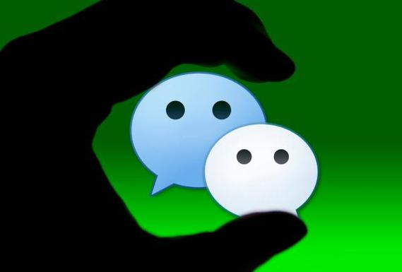 微信如何在不打扰情况下静音群聊_微信群消息静音与提醒设置