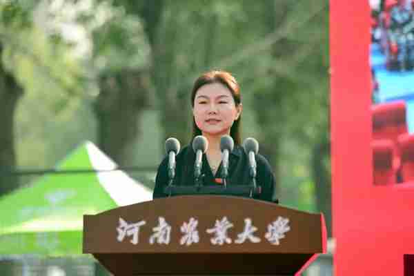 99级校友、小米副总裁张剑慧回母校:出席河南农业大学2025级新生开学典礼