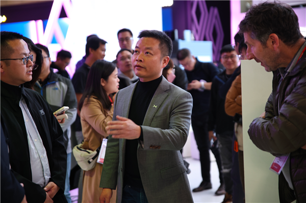 何小鹏：挑战如台风，终将过去