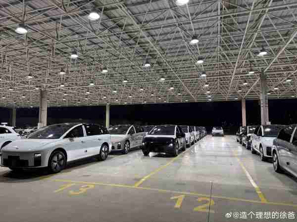理想汽车常州基地整车发运场现场图曝光 板车排起长龙