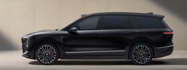 蔚来全新ES8正式上市：租电仅售29.88万起