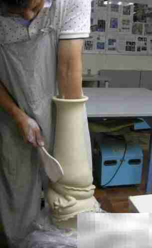 中国龙纹陶瓷瓶制作