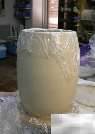 中国龙纹陶瓷瓶制作工艺详解