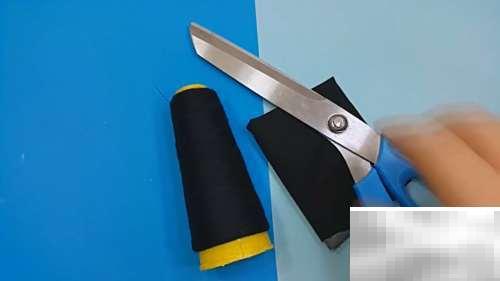 芭比黑衣造型惊艳登场