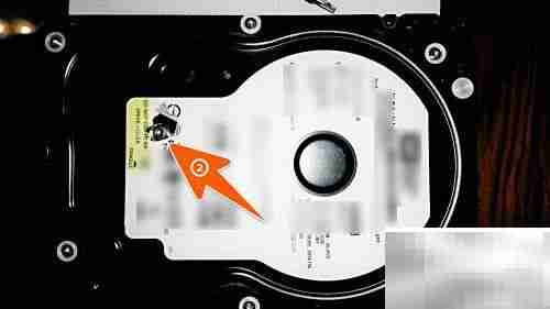 机械硬盘拆解揭秘内部结构