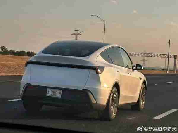 特斯拉Model Y廉价版无伪装图曝光!无一体式灯带