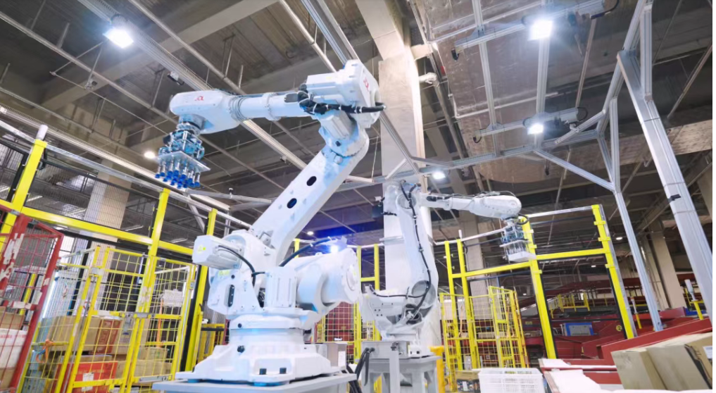 京东物流超脑大模型2.0上线异狼机械臂