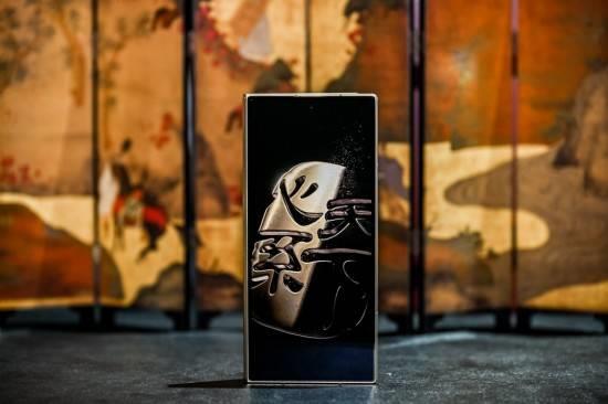 三星W26匠心创新，经典亮相引热议