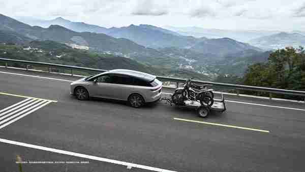 理想回应i6车型拖车钩安全问题：经过数十轮精心设计