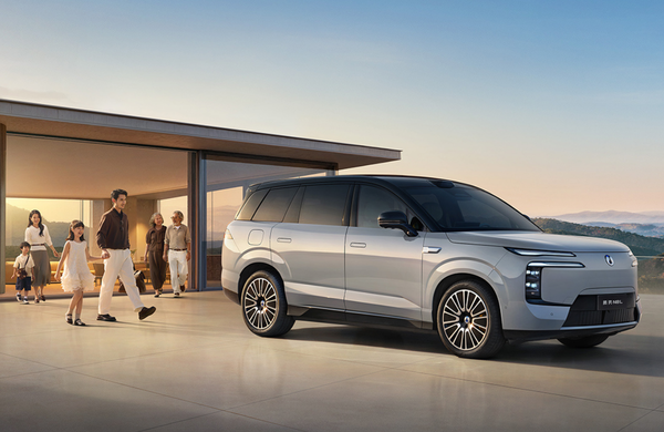 腾势N8L上市 5.2米大六座 零百最低3.9秒 29.98万起