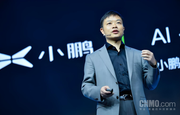 何小鹏职务变动：从执行董事转董事