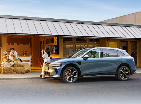 焕新版极氪7X上市，零百2.98秒续航800km