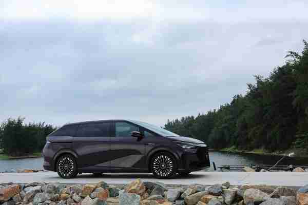 何小鹏坦言在内部推动了五次增程：第五次才成功