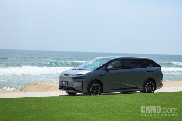 小鹏X9二排零重力座椅实测解析