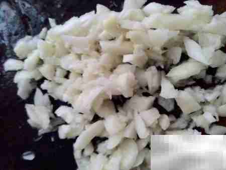 蒜末拇指蛤汤:鲜香开胃