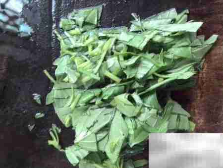 蒜末拇指蛤汤:鲜香开胃