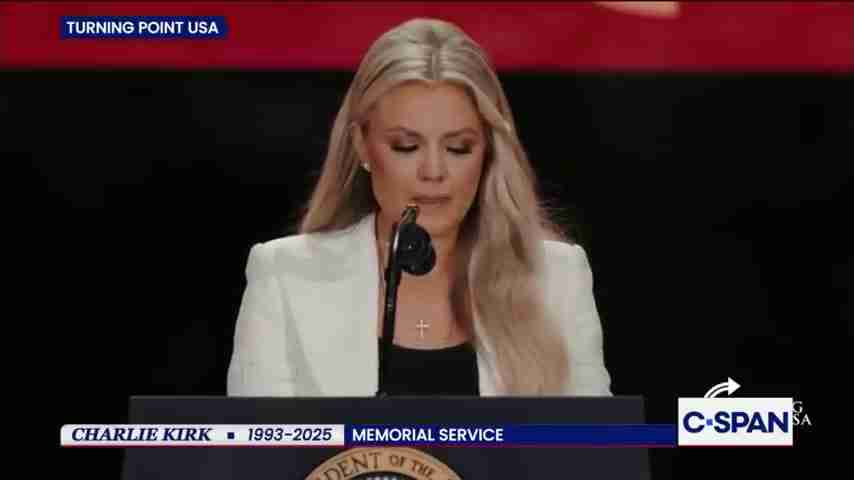 行为分析师解读：特朗普拥抱Erika Kirk事件的深层含义