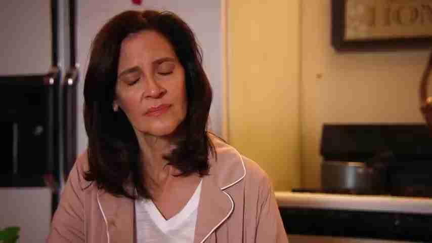 摆脱贫民窟!丑小鸭变天鹅:查莉的励志故事