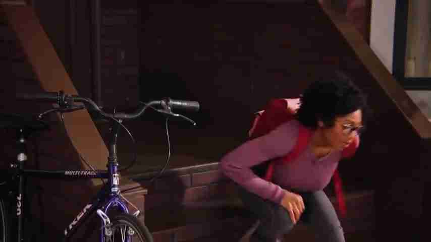 摆脱贫民窟!丑小鸭变天鹅:查莉的励志故事