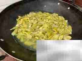 猪肉炒狗儿豆做法详解