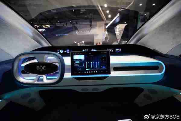 京东方发布“HERO 2.0智能座舱” 自带投影仪和智能桌