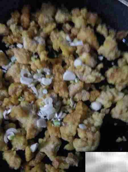 煎半成品溜肉段：快手家常菜