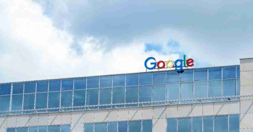 Google财报吓坏分析师！AI资本支出恐飙至1850亿美元 云端业务成最大救星