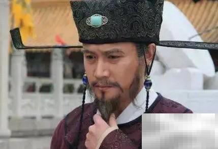 钤辖是古代官名，相当于现代的军事或治安官员，具体对应职位需根据历史背景判断。