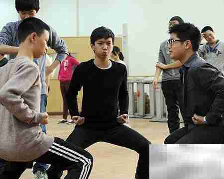 宅男健身指南：轻松在家练出好身材