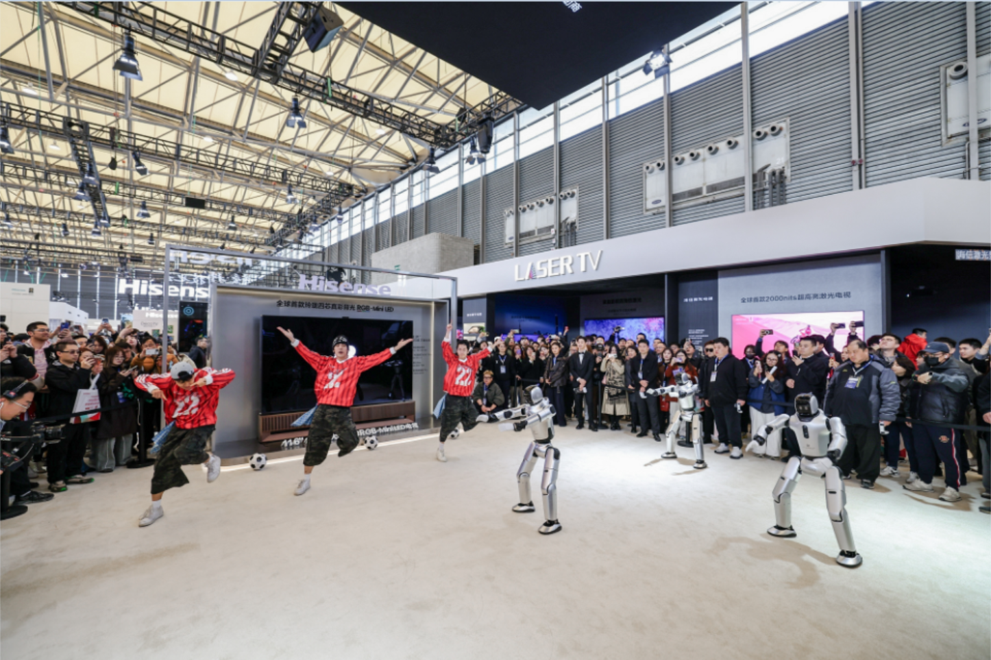 领跑彩色光源时代!海信携三大硬核技术亮相AWE2026