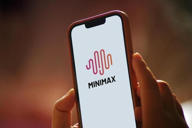 Minimax生成特定视角提示词 Minimax第一人称视角写法