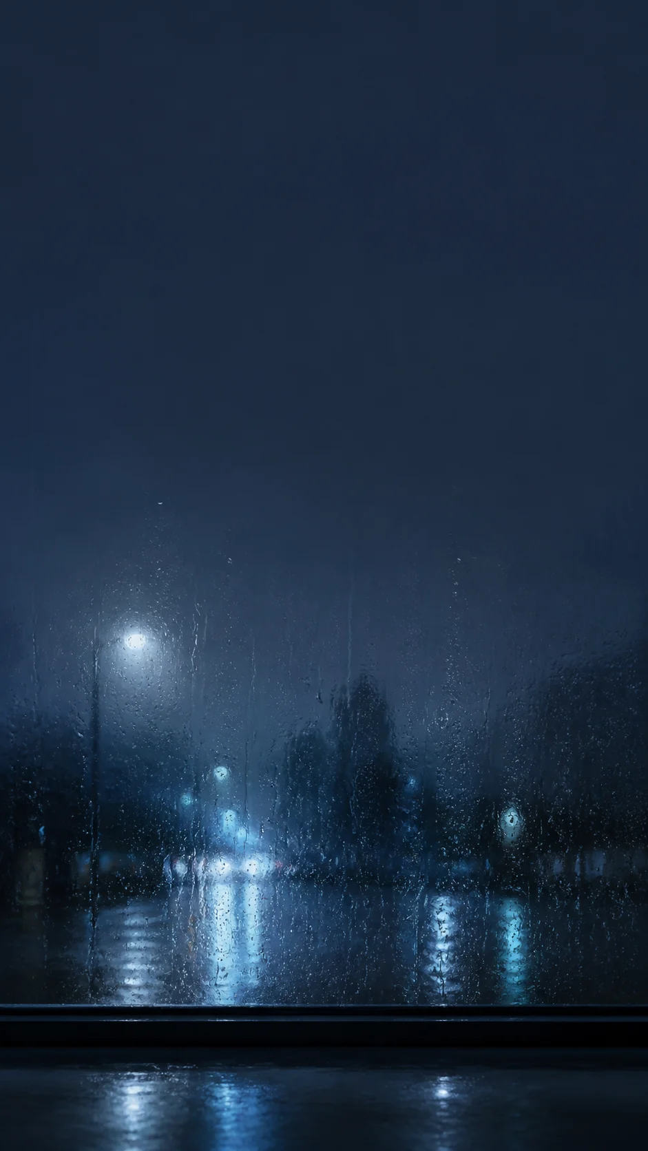 手机锁屏壁纸怎么写出雨夜玻璃质感：冷蓝街灯、顶部留白与双版本提示词