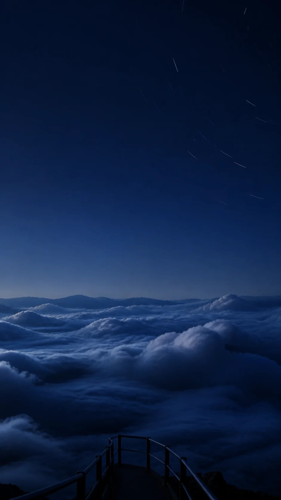 夜航云海观景台深蓝星轨手机壁纸主图,顶部保留锁屏留白